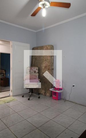 Casa à venda com 180m², 2 quartos e 3 vagasSala