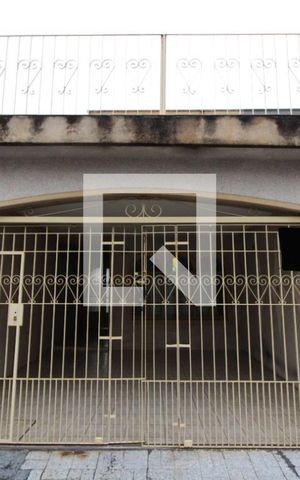 Casa à venda com 198m², 3 quartos e 2 vagas Casa à venda com 198m², 3 quartos e 2 vagasFachada