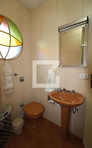 Casa à venda com 198m², 3 quartos e 2 vagasBanheiro