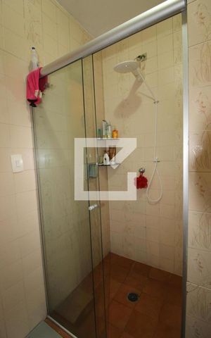 Casa à venda com 198m², 3 quartos e 2 vagasBanheiro