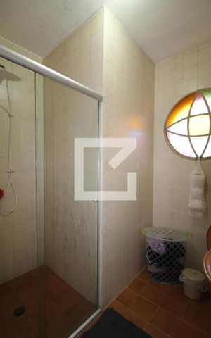 Casa à venda com 198m², 3 quartos e 2 vagasBanheiro