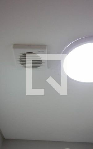 Studio para alugar com 28m², 1 quarto e sem vaga Studio para alugar com 28m², 1 quarto e sem vagaBanheiro
