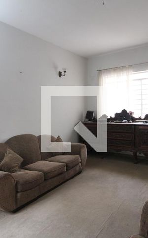 Casa para alugar com 242m², 3 quartos e 4 vagasSala