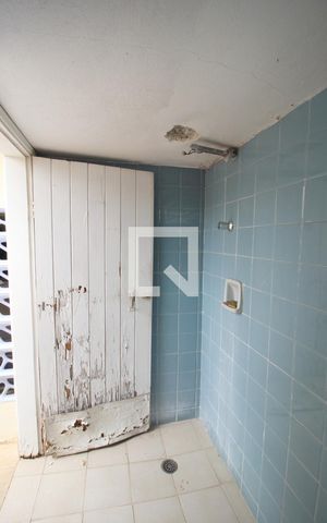 Casa para alugar com 242m², 3 quartos e 4 vagasBanheiro de Serviço