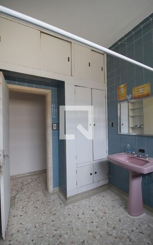 Casa para alugar com 242m², 3 quartos e 4 vagasBanheiro Social