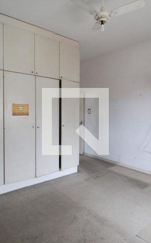 Casa para alugar com 242m², 3 quartos e 4 vagasSuíte