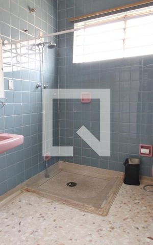 Casa para alugar com 242m², 3 quartos e 4 vagasBanheiro Social