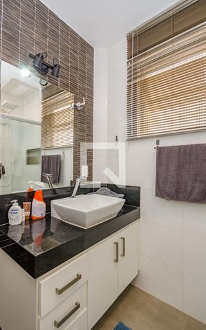 Apartamento à venda com 130m², 3 quartos e 1 vaga Apartamento à venda com 130m², 3 quartos e 1 vagaBanheiro Social
