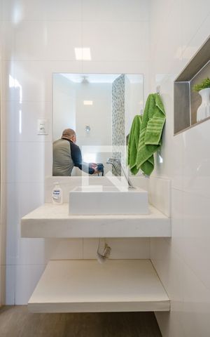 Apartamento à venda com 130m², 3 quartos e 1 vaga Apartamento à venda com 130m², 3 quartos e 1 vagaLavabo