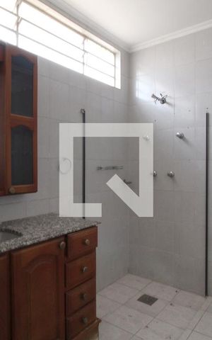 Casa para alugar com 240m², 3 quartos e 5 vagasBanheiro