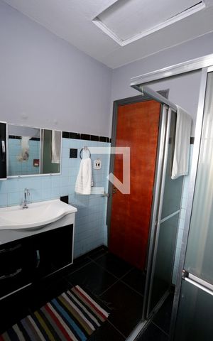 Casa à venda com 180m², 2 quartos e 5 vagasBanheiro