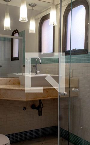 Apartamento para alugar com 600m², 5 quartos e sem vaga Apartamento para alugar com 600m², 5 quartos e sem vagaBanheiro da Suíte 1
