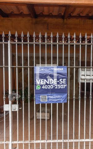 Casa à venda com 100m², 2 quartos e 3 vagas Casa à venda com 100m², 2 quartos e 3 vagasPlaquinha