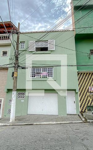 Casa para alugar com 140m², 2 quartos e 2 vagasFachada