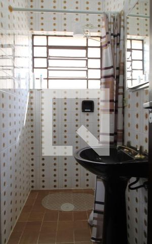 Casa à venda com 115m², 3 quartos e 2 vagasBanheiro comum
