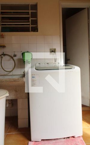 Casa à venda com 115m², 3 quartos e 2 vagasLavanderia