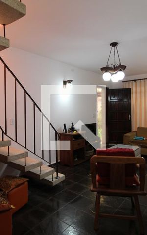 Casa à venda com 115m², 3 quartos e 2 vagasSala