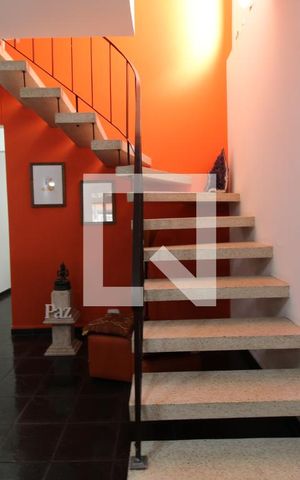 Casa à venda com 115m², 3 quartos e 2 vagasEscada