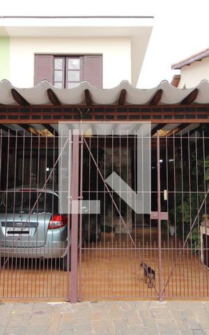 Casa à venda com 115m², 3 quartos e 2 vagasFachada