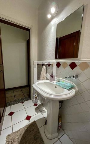Casa à venda com 330m², 3 quartos e 8 vagas Casa à venda com 330m², 3 quartos e 8 vagasBanheiro 3
