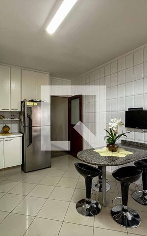 Casa à venda com 330m², 3 quartos e 8 vagas Casa à venda com 330m², 3 quartos e 8 vagasCozinha