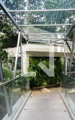 Apartamento à venda com 200m², 3 quartos e 3 vagasEntrada