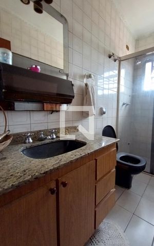 Casa à venda com 515m², 3 quartos e 2 vagas Casa à venda com 515m², 3 quartos e 2 vagasBanheiro 2