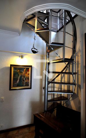 Apartamento à venda com 160m², 2 quartos e 1 vagaEscada de Acesso a Cobertura