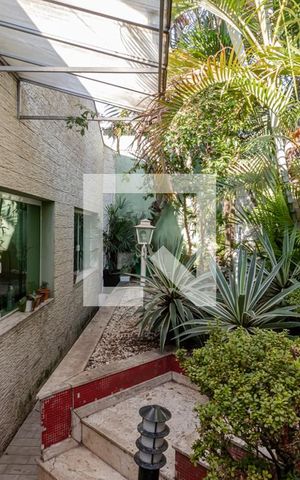 Casa à venda com 437m², 3 quartos e 3 vagas Casa à venda com 437m², 3 quartos e 3 vagasJardim