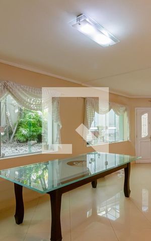 Casa à venda com 437m², 3 quartos e 3 vagas Casa à venda com 437m², 3 quartos e 3 vagasSala