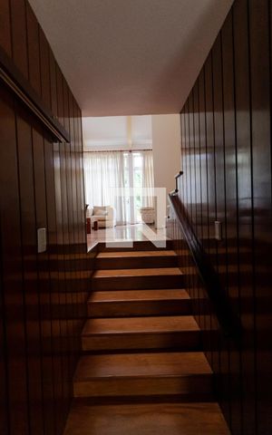 Casa para alugar com 628m², 5 quartos e 7 vagas Casa para alugar com 628m², 5 quartos e 7 vagasHall de Entrada