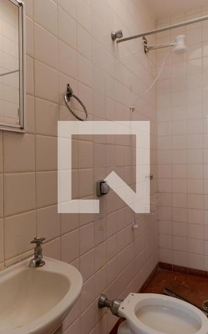 Casa para alugar com 628m², 5 quartos e 7 vagas Casa para alugar com 628m², 5 quartos e 7 vagasBanheiro de Serviço