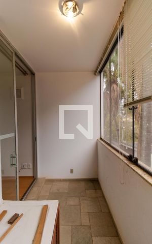 Casa para alugar com 628m², 5 quartos e 7 vagas Casa para alugar com 628m², 5 quartos e 7 vagasSacada do Quarto 01