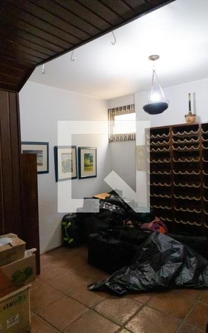 Casa para alugar com 628m², 5 quartos e 7 vagas Casa para alugar com 628m², 5 quartos e 7 vagasAdega