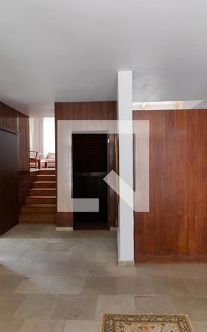 Casa para alugar com 628m², 5 quartos e 7 vagas Casa para alugar com 628m², 5 quartos e 7 vagasHall de Entrada