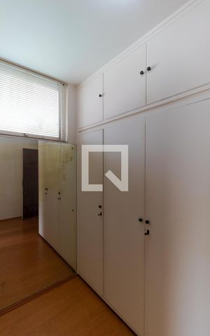 Casa para alugar com 628m², 5 quartos e 7 vagas Casa para alugar com 628m², 5 quartos e 7 vagasCloset da Suíte 02
