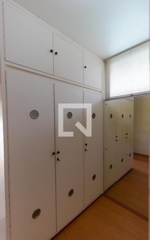 Casa para alugar com 628m², 5 quartos e 7 vagas Casa para alugar com 628m², 5 quartos e 7 vagasCloset da Suíte 02