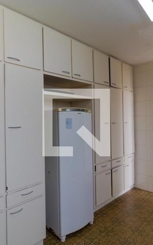 Casa para alugar com 628m², 5 quartos e 7 vagas Casa para alugar com 628m², 5 quartos e 7 vagasCozinha