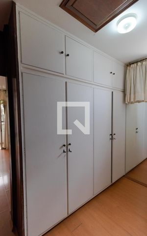 Casa para alugar com 628m², 5 quartos e 7 vagas Casa para alugar com 628m², 5 quartos e 7 vagasCloset da Suíte 01
