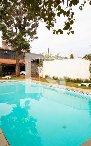 Casa para alugar com 628m², 5 quartos e 7 vagas Casa para alugar com 628m², 5 quartos e 7 vagasQuintal com Piscina
