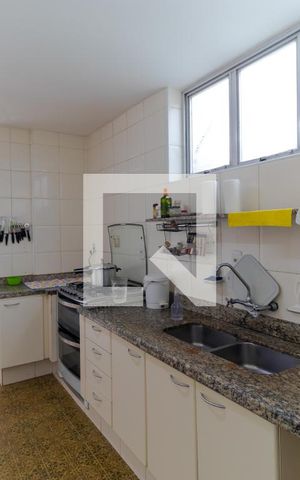 Casa para alugar com 628m², 5 quartos e 7 vagas Casa para alugar com 628m², 5 quartos e 7 vagasCozinha