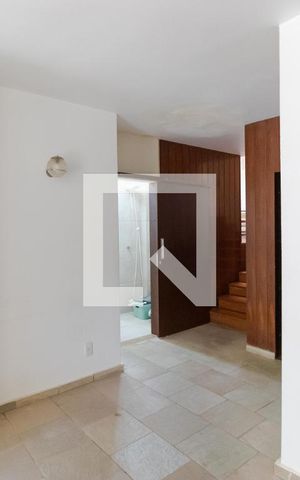 Casa para alugar com 628m², 5 quartos e 7 vagas Casa para alugar com 628m², 5 quartos e 7 vagasHall de Entrada