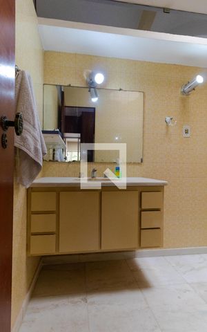 Casa para alugar com 628m², 5 quartos e 7 vagas Casa para alugar com 628m², 5 quartos e 7 vagasBanheiro 02