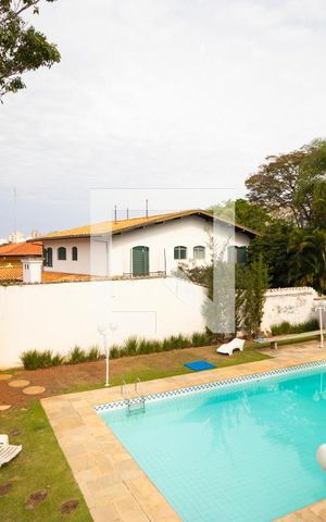 Casa para alugar com 628m², 5 quartos e 7 vagas Casa para alugar com 628m², 5 quartos e 7 vagasQuintal com Piscina