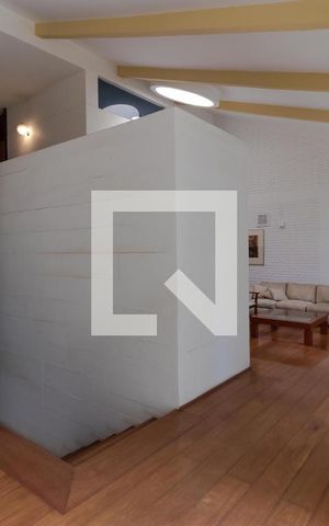 Casa para alugar com 628m², 5 quartos e 7 vagas Casa para alugar com 628m², 5 quartos e 7 vagasSalas
