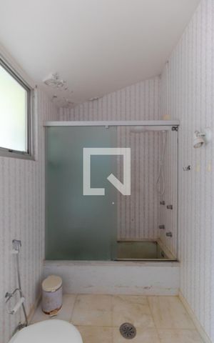 Casa para alugar com 628m², 5 quartos e 7 vagas Casa para alugar com 628m², 5 quartos e 7 vagasBanheiro da Suíte 02