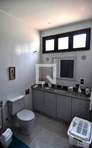 Casa à venda com 269m², 3 quartos e 5 vagasBanheiro Corredor