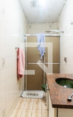 Casa à venda com 195m², 3 quartos e 3 vagas Casa à venda com 195m², 3 quartos e 3 vagasBanheiro 2