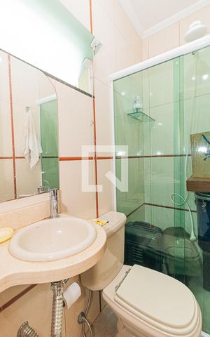 Casa à venda com 185m², 3 quartos e 2 vagas Casa à venda com 185m², 3 quartos e 2 vagasBanheiro da Suíte 2