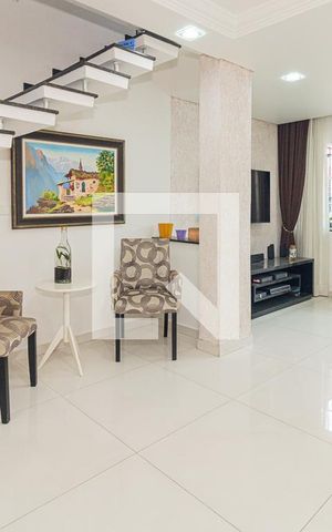 Casa à venda com 185m², 3 quartos e 2 vagas Casa à venda com 185m², 3 quartos e 2 vagasSala